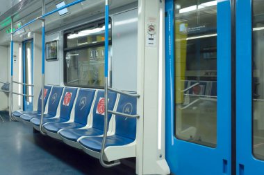 Rusya, Moskova, 18 Ağustos 2020: Metro arabası, iç mekan.