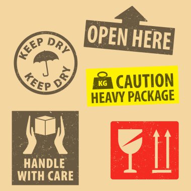 Hassas bir etiket sapı seti dikkatlice açılır ve kutu simgesi ambalaj sembolleri imzalanır, karton arka planda kuru kauçuk damgası, vektör çizimi tutulur. Pakette kullan.