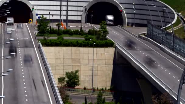 Túnel Montaña Movimiento Vehículos Carretera Larga Exposición Lapso Tiempo — Vídeos de Stock