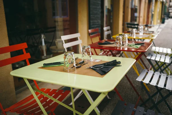 Tema Kaféer Och Restauranger Exteriör Sommar Terrass Med Ljusa Färger — Stockfoto