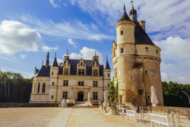 23 Temmuz 2017 Chenonceau castle. Fransa. Cephe bayanlar ortaçağ kalesi. Kraliyet Ortaçağ Kalesi Chenonceau kale ve Bahçe. Chenonceau, Loire Valley, Fransa, Avrupa. UNESCO mirası.
