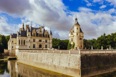 23 Temmuz 2017 Chenonceau castle. Fransa. Cephe bayanlar ortaçağ kalesi. Kraliyet Ortaçağ Kalesi Chenonceau kale ve Bahçe. Chenonceau, Loire Valley, Fransa, Avrupa. UNESCO mirası.