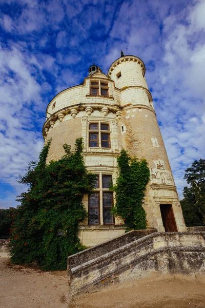 2017 반듯한 프랑스 성곽의 외관입니다 반듯한 성곽과 정원의 반듯한 루아르 — 스톡 사진