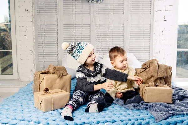 Tema Mañana Navidad Dos Niños Caucásicos Niño Niña Hermano Hermana — Foto de Stock