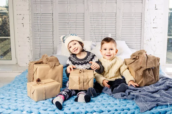 Tema Mañana Navidad Dos Niños Caucásicos Niño Niña Hermano Hermana — Foto de Stock