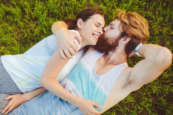 Tema Deporte Estilo Vida Saludable Una Pareja Hombres Mujeres Jóvenes —  Fotos de Stock