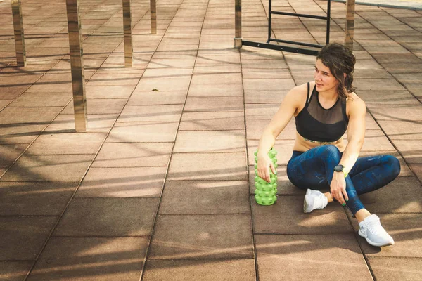 Deporte Temático Rehabilitación Medicina Deportiva Hermosa Mujer Atleta Caucásica Esbelta —  Fotos de Stock