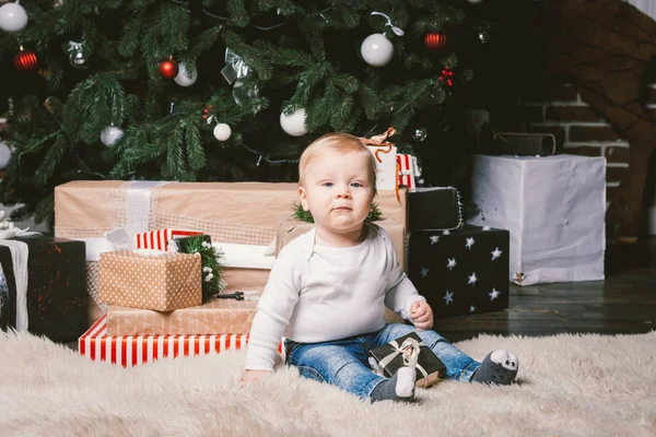 Θέμα Χειμώνα Και Τις Διακοπές Των Χριστουγέννων Παιδί Αγόρι Ξανθιά — Φωτογραφία Αρχείου