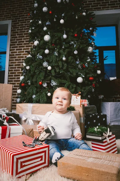 Tél Téma Karácsonyi Ünnepek Gyermek Fiú Kaukázusi Szőke Éves Otthon — Stock Fotó