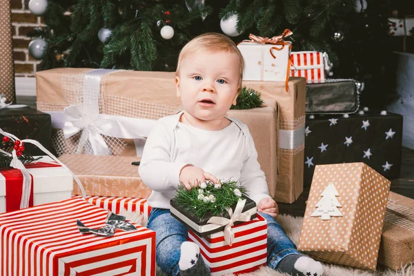 Θέμα Χειμώνα Και Τις Διακοπές Των Χριστουγέννων Παιδί Αγόρι Ξανθιά — Φωτογραφία Αρχείου