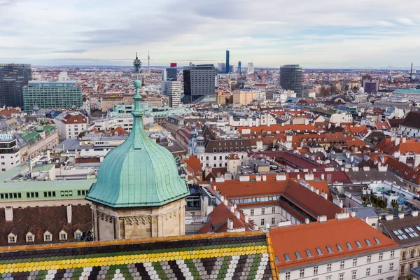 维也纳 奥地利2018年1月2日 从观察平台上观看圣斯蒂芬大教堂 Domkirche 圣史蒂芬在市中心的建筑学 全景从高 — 图库照片