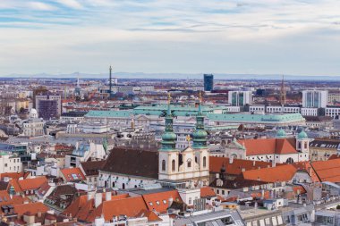 Viyana, Avusturya 2 Ocak 2018. Gözlem platformu Aziz Stephan Katedrali Domkirche St. Stephan şehir merkezinin panoramik yüksek mimarisi üzerine üzerinden görüntülemek.