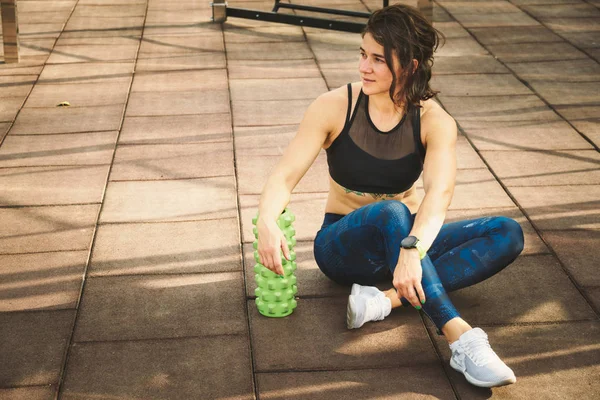 Tema Esporte Reabilitação Medicina Esportiva Esbelta Forte Mulher Branca Esbelta — Fotografia de Stock