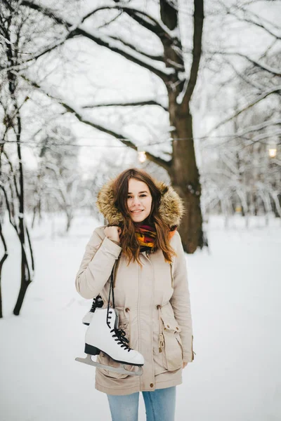 Tema Vacanza Week End Inverno Una Bella Giovane Donna Caucasica — Foto Stock