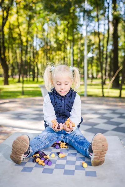 Engraçado Branco Bebê Menina Loira Não Quer Aprender Não Quer — Fotografia de Stock