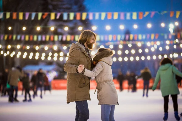 Jeune Couple Amoureux Homme Caucasien Aux Cheveux Blonds Aux Cheveux — Photo