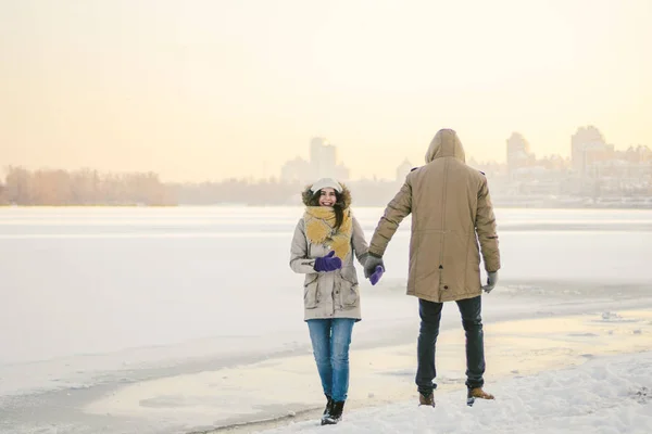 Tema Jul Semester Vinter Nytt Ung Snygg Kaukasiska Älskande Par — Stockfoto