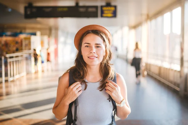 Tema Turismo Viagens Mulher Branca Bonita Nova Vestido Chapéu Com — Fotografia de Stock