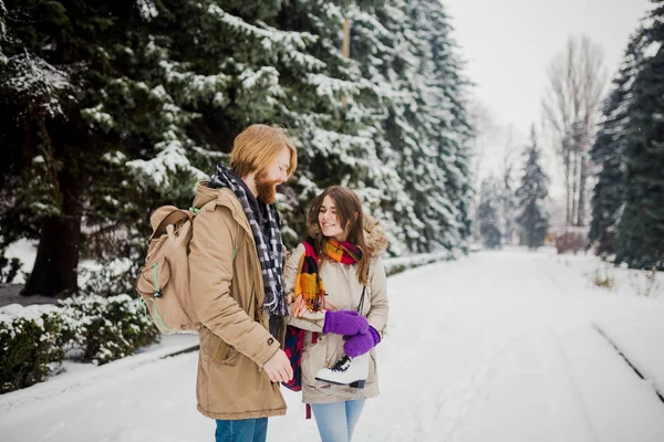 Beautiful Young Caucasian People Couple Lovers Date Winter Park Guy — Stock Photo, Image