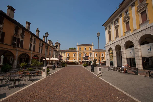 6 Temmuz 2013. İtalya Brescia şehir. Eski Avrupa şehir Brescia yaz aylarında Lombardiya Bölgesi.
