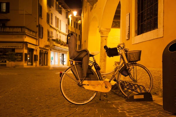 Července 2013 Itálie Město Salo Břehu Jezera Lago Garda Létě — Stock fotografie