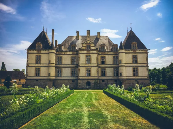 2017年7月19日法国勃艮第地区村夏季 博物馆老城堡 Teau Cormatin 在阳光明媚的天气 — 图库照片