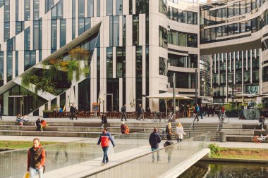 27 Ekim 2018. Almanya, D sseldorf. Kuzey Ren. Bina kompleksi, K -Bogen Şehir Merkezi, Mimarlık, modern art deco tasarım, çağdaş merkezi bina pazar olarak bilinen