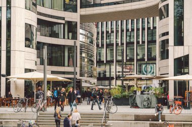 27 Ekim 2018. Almanya, D sseldorf. Kuzey Ren. Bina kompleksi, K -Bogen Şehir Merkezi, Mimarlık, modern art deco tasarım, çağdaş merkezi bina pazar olarak bilinen
