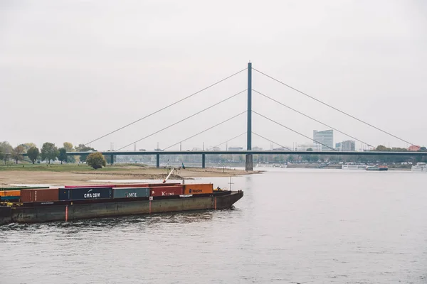Oktober 2018 Düsseldorf Nordrhein Westfalen Frachtschiff Lastkahn Fährt Den Nordrhein — Stockfoto