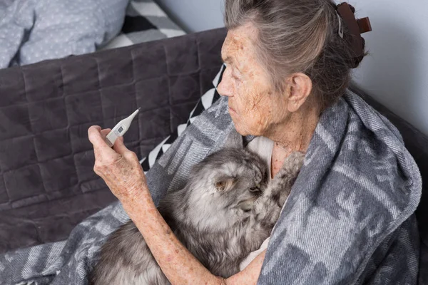 Una Nonna Caucasica Anziana Molto Anziana Con Capelli Grigi Rughe — Foto Stock