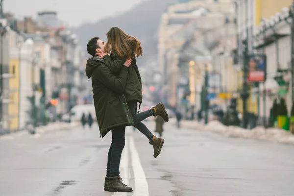 Jonge Zorgeloos Gelukkige Mensen Kaukasische Jonge Studenten Jongen Meisje Liefde — Stockfoto