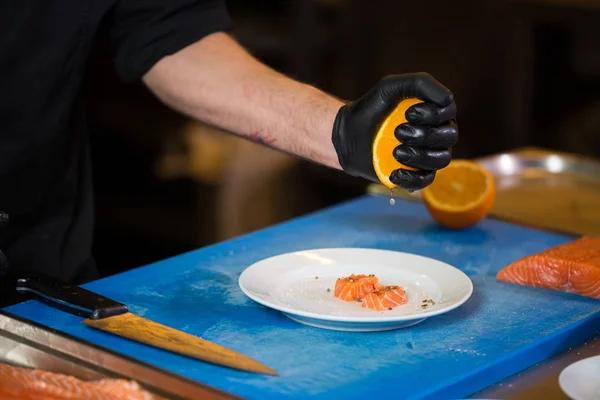 Cucina Tema Una Professione Cucina Primo Piano Della Mano Uomo — Foto Stock