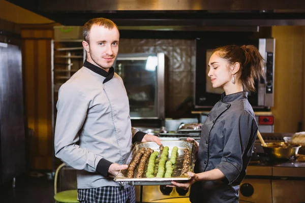 Beroep Voorbereiding Zoetwaren Kaukasische Man Vrouw Twee Werknemers Collega Teamwerk — Stockfoto