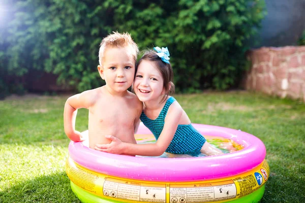 Tema Son Unas Vacaciones Verano Para Niños Dos Niños Caucásicos —  Fotos de Stock