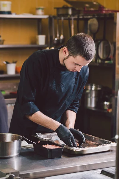 Theme Cooking Young Caucasian Man Black Uniform Latex Gloves Restaurant — Stock Photo, Image