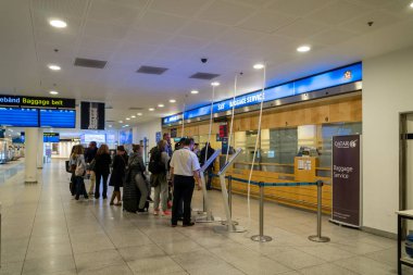 18 Şubat 2019. Danimarka, Copenhagen Kastrup Havaalanı. Tema taşıma ve mimarisi. Akşam gece boş boş ıssız terminalde İskandinav Avrupa Havaalanı Havaalanı istasyon içinde.