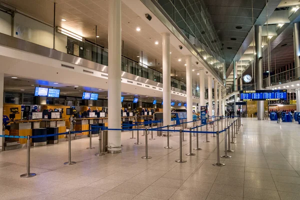 Febrero 2019 Aeropuerto Kastrup Dinamarca Copenhague Transporte Temático Arquitectura Noche —  Fotos de Stock