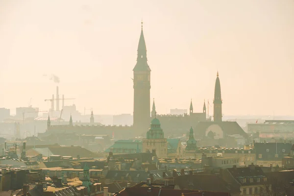 18 de febrero de 2019. Dinamarca Copenhague. Vista superior panorámica del centro de la ciudad desde un punto alto. Torre redonda Rundetaarn —  Fotos de Stock