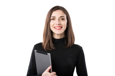 Kadın iş teknoloji Tema. Güzel genç eller tablet ile ayakta poz siyah tişörtlü beyaz kadın beyaz arka plan yalıtmak. Meslek pazarlamacı satış sosyal medya reklam