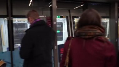 18 Şubat 2019. Danimarka, Copenhagen. İnsanlar yolcular metro metro çok binmek. Avrupa'nın ortak yolcu kentsel Belediye ulaşım