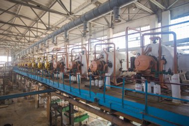 Tema sanayi ve tarımsal ürün işlenmesi. Ekipman ve Sovyet kez eski şeker fabrikası içinde makine.