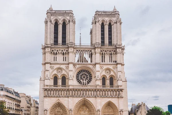 Notre-Dame-Kathedrale von Paris. Fassade der Kathedrale Notre-dame von Paris — Stockfoto