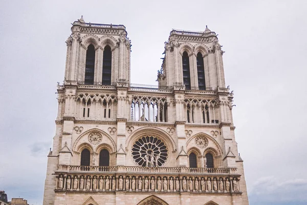 Cathédrale Notre-Dame de Paris. Façade de la cathédrale Notre-Dame de Paris — Photo