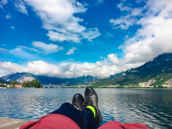 Летний отдых на открытом воздухе на озере Комо в Италии — стоковое фото