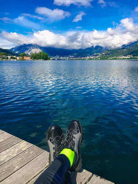 Летний отдых на открытом воздухе на озере Комо в Италии — стоковое фото