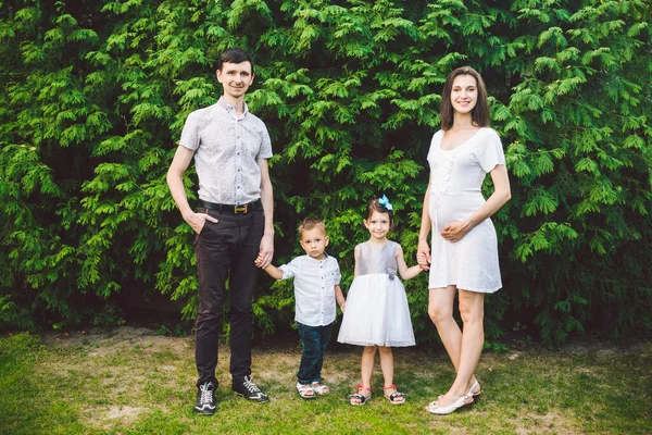 Familie Portret Van Een Grote Vriendelijke Familie Blanke Zwangere Moeder — Stockfoto