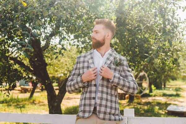 Portrait Caucasian Stylish Bearded Groom Vintage Suit Posing Outdoors Sunny — Stock Photo, Image