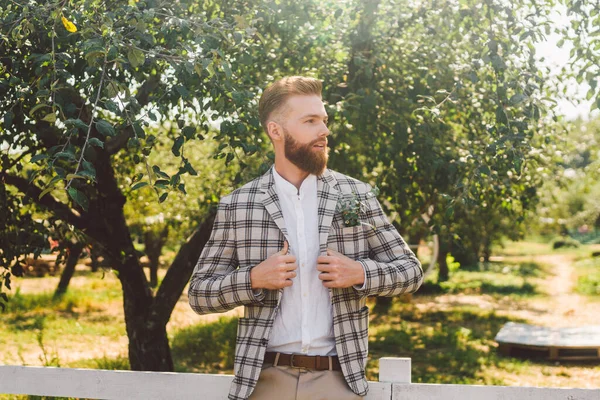 Portrait Caucasian Stylish Bearded Groom Vintage Suit Posing Outdoors Sunny — Stock Photo, Image