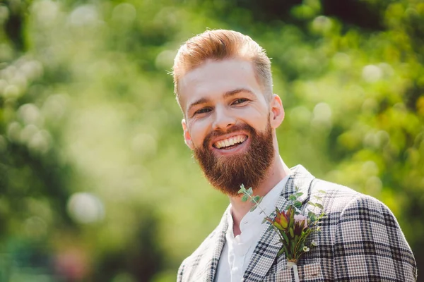 Portrait Caucasian Stylish Bearded Groom Vintage Suit Posing Outdoors Sunny — Stock Photo, Image