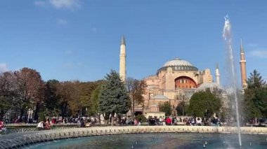 Kutsal Bilgeliğin Ayasofya Kilisesi. İstanbul, Türkiye 25 Ekim 2019. Ayasofya Cami Müzesi 'nin dışı. İstanbul Sultanahmet ilçesi. Sultanahmet Meydanı
